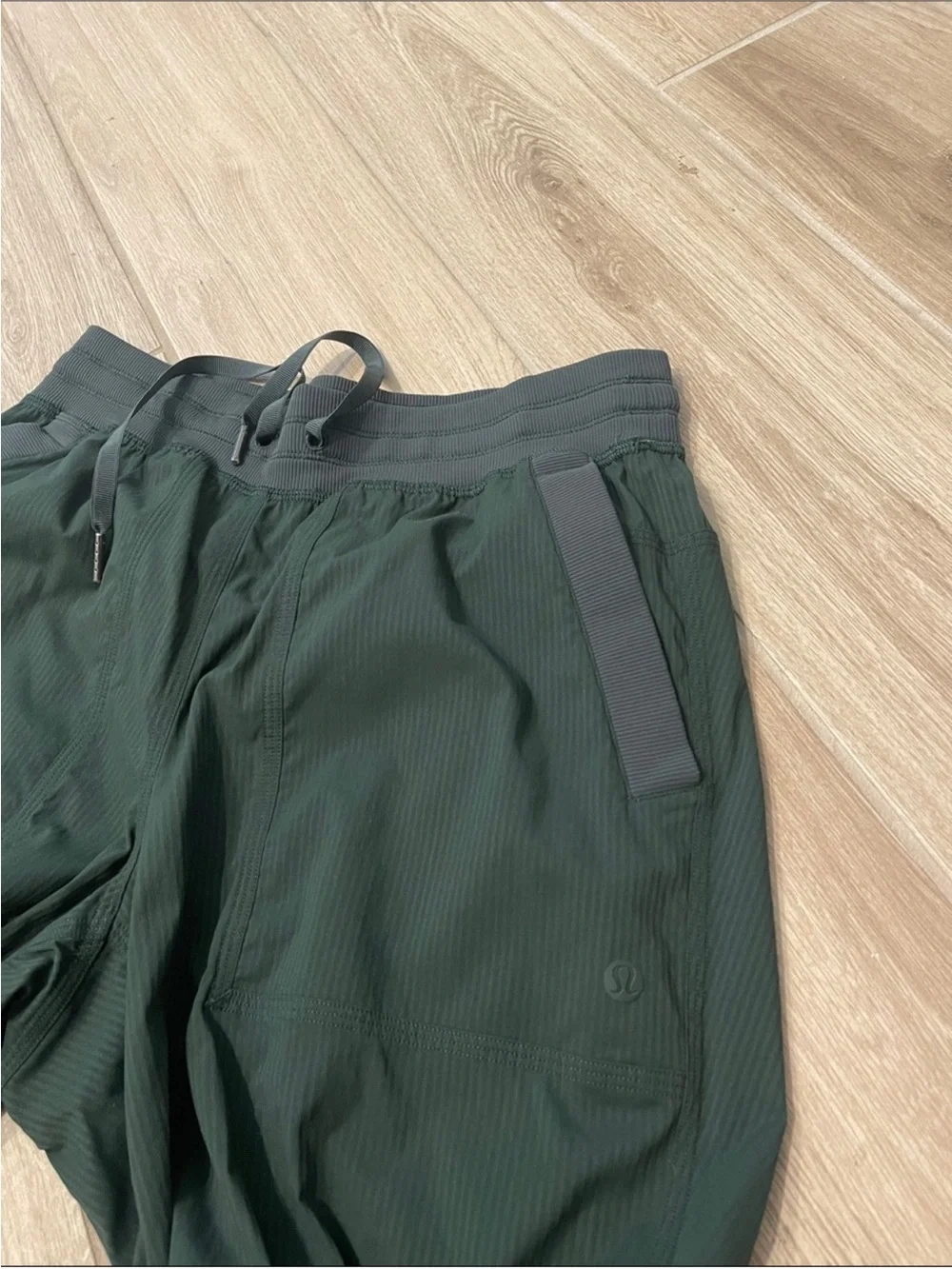 Lululemon Dance Studio Relaxed Fit Mid Rise Cargo Pants Legacy Green Sz XS